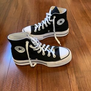 Black high top platformed Converse size Us women’s 6